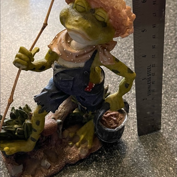 Frog w/ straw hat fishing. - Picture 3 of 6
